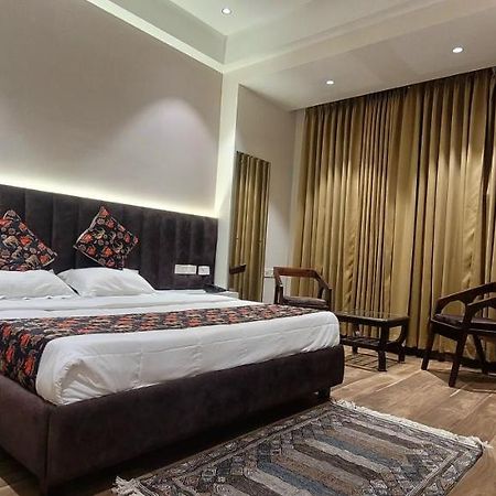 Hotel Alpine Plaza Shāhpur Εξωτερικό φωτογραφία