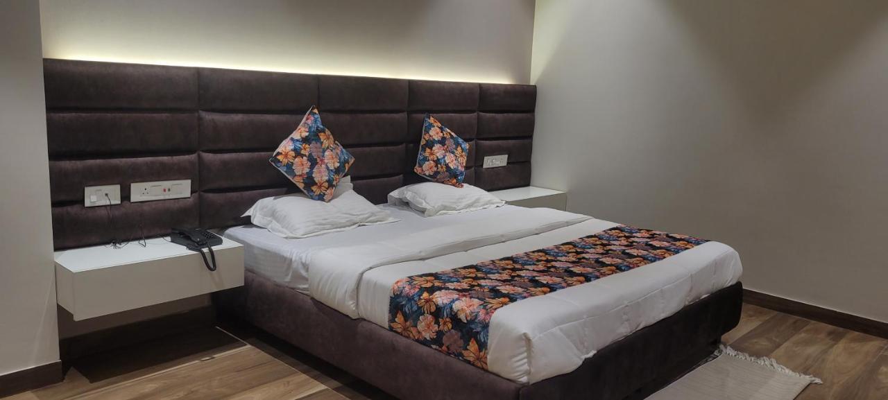 Hotel Alpine Plaza Shāhpur Εξωτερικό φωτογραφία