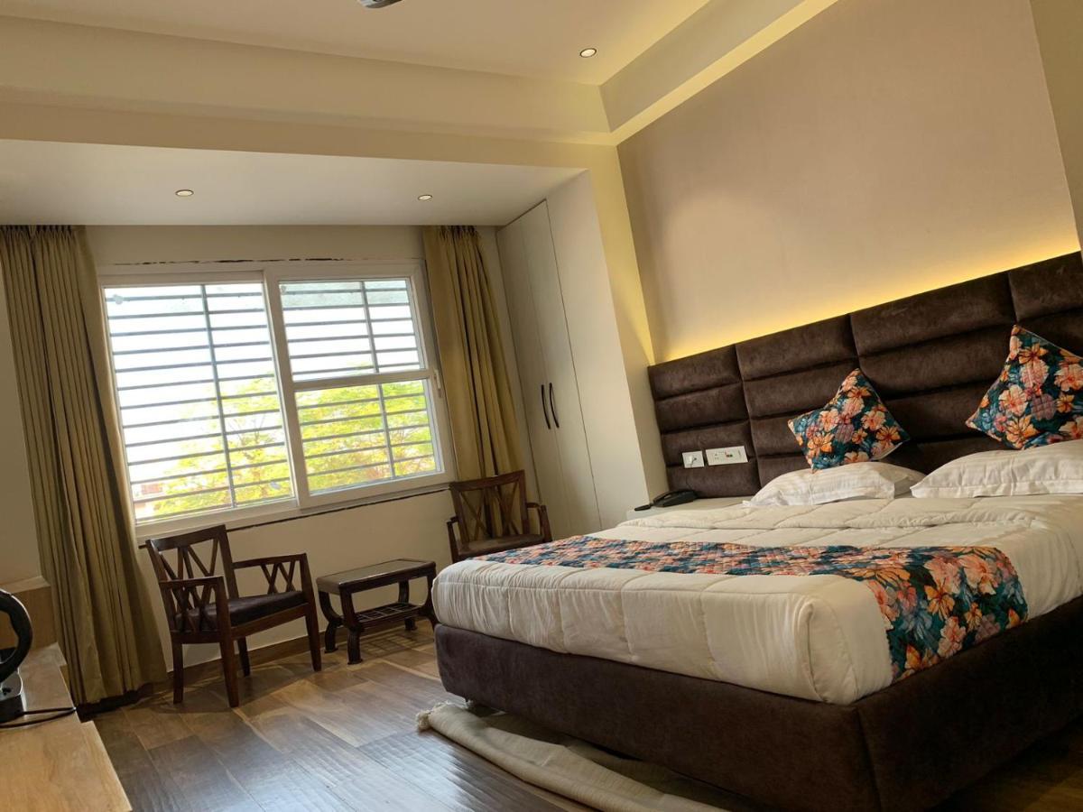 Hotel Alpine Plaza Shāhpur Εξωτερικό φωτογραφία